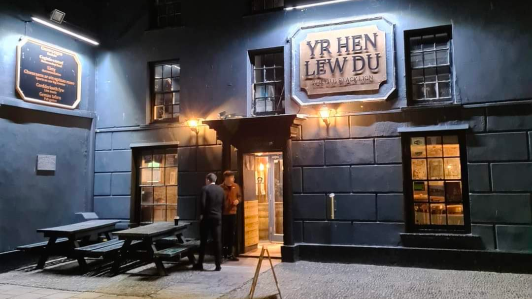Yr Hen Lew Du / The Old Black Lion local listing
